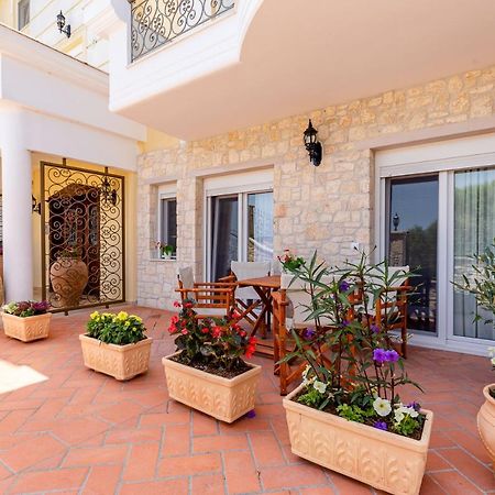 Elvis Nest Apartment Nea Moudania Exterior photo
