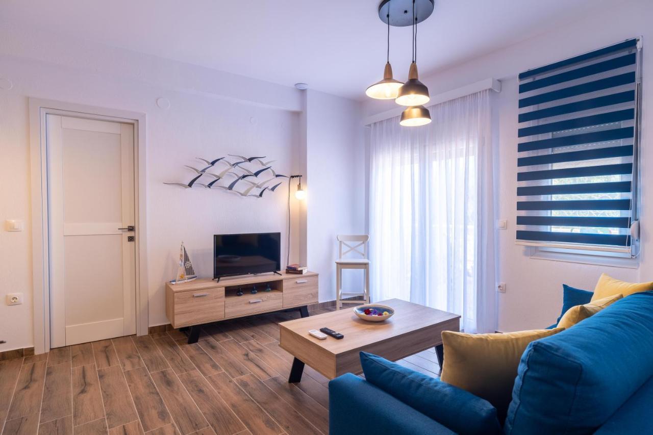 Elvis Nest Apartment Nea Moudania Exterior photo