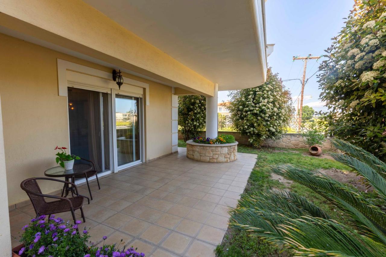 Elvis Nest Apartment Nea Moudania Exterior photo