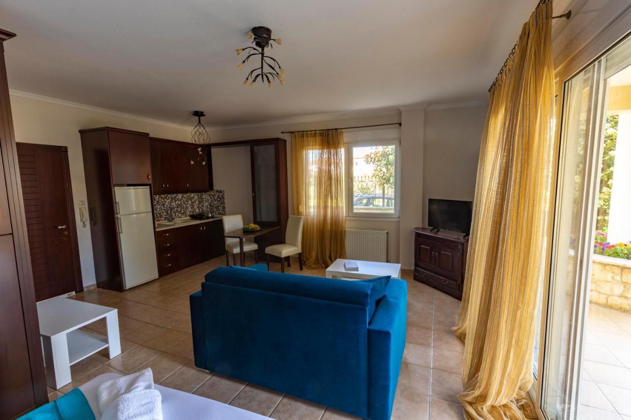 Elvis Nest Apartment Nea Moudania Exterior photo