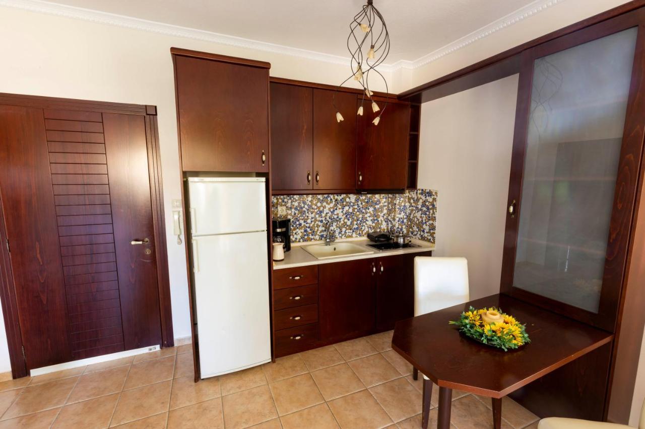Elvis Nest Apartment Nea Moudania Exterior photo